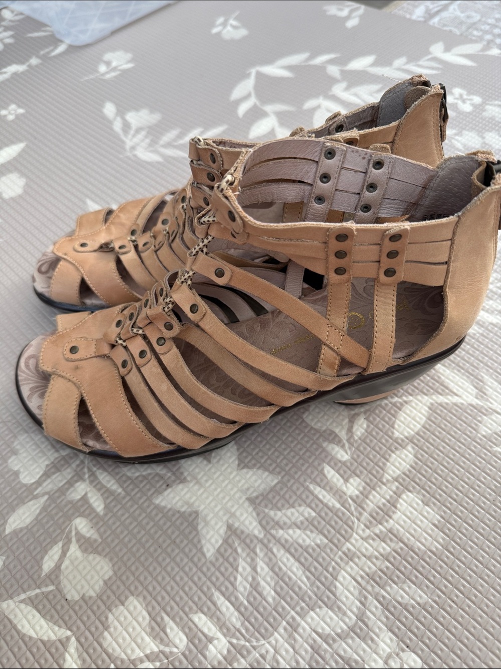 Women’s JBU Tan Strappy Sugar Gladiator Wedge Sandals Size 9.5